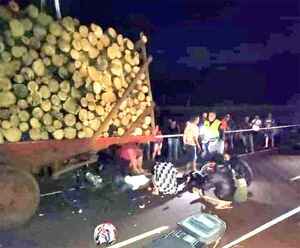 Camión rollero sin luz provoca accidente fatal en San Cristóbal