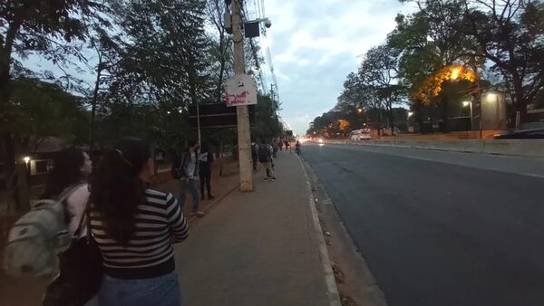 Estudiantes de la UNA lamentan inseguridad en campus universitario - Nacionales - ABC Color