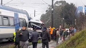 Un tren arrolló un microbús en Chile y dejó seis muertos - El Independiente