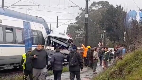 Un tren arrolló un microbús en Chile y dejó seis muertos - El Independiente