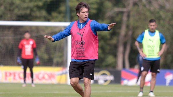 Con jugadores de Olimpia y Libertad, se completó la lista de la Albirroja