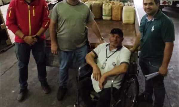 Donan a bomberos de CDE combustible de contrabando incautado por Aduanas