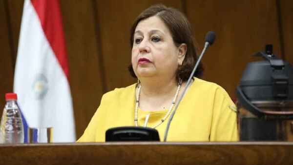 Esperanza Martinez cuestiona proyecto del PGN 2024