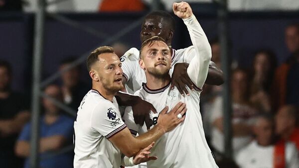 West Ham presiona el liderato del City