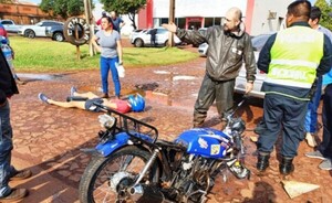 Joven motociclista sufre lesiones en accidente