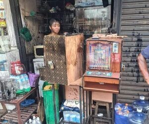 ¡Vendedoras y pasero se derramaron jugo y aceite!