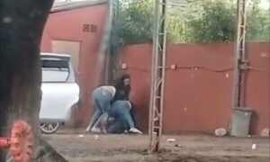 Celos y abundante alcohol deriva en pelea entre mujeres