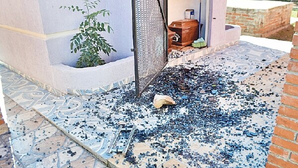 Persisten los actos vandálicos en el cementerio de Caacupé