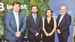 Brindis presentación del grupo BNB en Paraguay