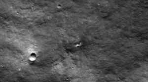 NASA revela imagen de posible cráter en la Luna formado por impacto de sonda rusa