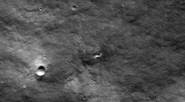 NASA revela imagen de posible cráter en la Luna formado por impacto de sonda rusa