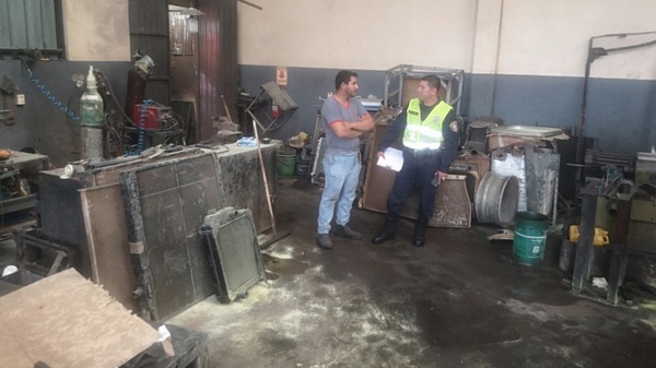 Dos heridos tras explosión de una cisterna cargada con combustibles - Noticias Paraguay
