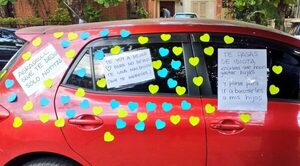 Estacionaron frente a su garaje y decidió dar una lección “de amor” - Noticiero Paraguay