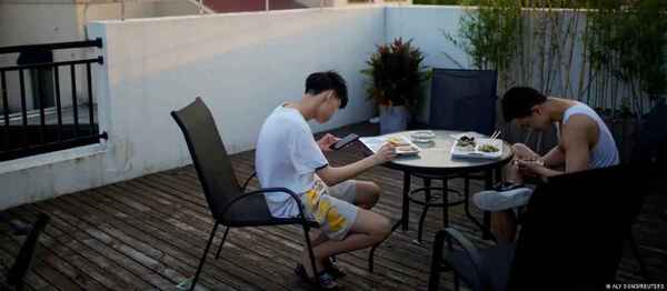 ¿Por qué China quiere alejar a los niños de los celulares?