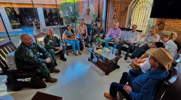 Riera se reúne con familias de secuestrados - ADN Digital
