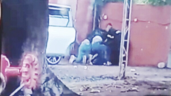 Farra acabó en riña entre 5 mujeres, una perdió dientes