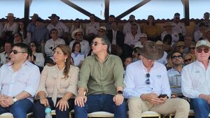 Pedidos de reivindicaciones al Pdte.Peña en inauguración de la Expo Norte