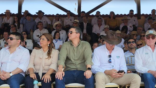 Pedidos de reivindicaciones al Pdte.Peña en inauguración de la Expo Norte