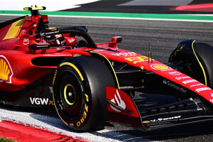 Versus / Carlos Sainz regala una "pole" a los 'tifosi' de Ferrari en el GP de Italia