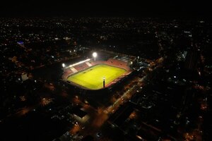 Versus / ¡A estadio lleno! La "Albirroja" se estrenará en eliminatorias con un Antonio Aranda colmado