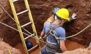 Encuentran un cadáver dentro de un pozo ciego en la ciudad de Itá - Noticiero Paraguay