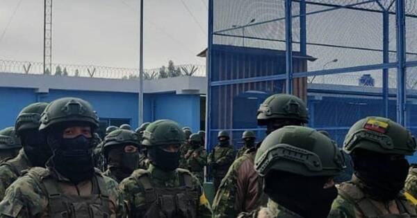 La Nación / Presos de Ecuador liberan a 57 guardias de seis cárceles