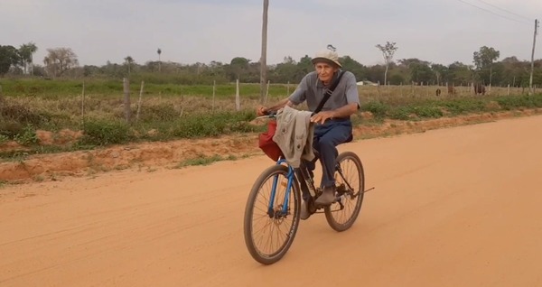 Ejemplo de vida: Don Juan, el abuelito que sigue andando en bici a sus 86 años - trece