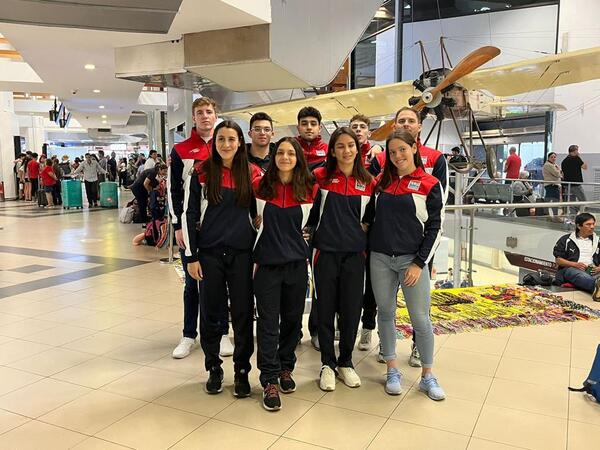 Nadadores juniors rumbo al mundial - La Tribuna