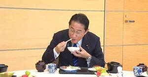 La Nación / Primer ministro japonés comió pescado de Fukushima