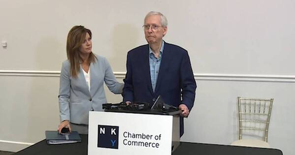 La Nación / Senador McConnell volvió a “congelarse” unos 30 segundos