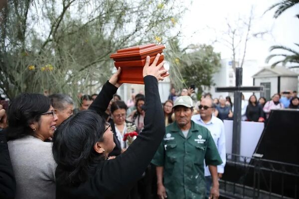 Entierran restos de víctimas de matanza de estudiantes por la que fue condenado Fujimori - Mundo - ABC Color