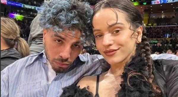 Un tierno Rauw Alejandro se acuerda de Rosalía en su concierto en Barcelona tras la ruptura