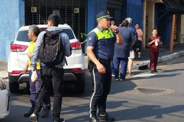 Motociclista muere embestido por joven conductora de una camioneta en Asunción