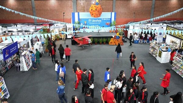 Continúa la fiesta cultural: trueques, libros, cómic y rock en la 19ª Libroferia Encarnación - Literatura - ABC Color