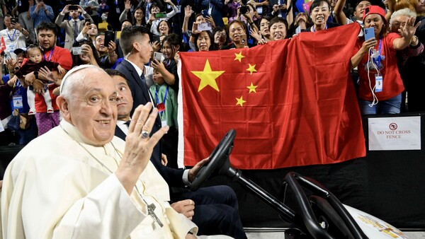 Papa pide a los católicos chinos que sean "buenos ciudadanos" desde Mongolia