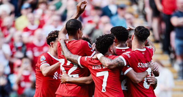Versus / Liverpool golea al Aston Villa y se mantiene en el podio
