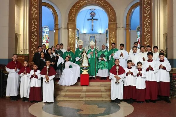 Defienden la lectura de la biblia durante misa en Caacupé - Nacionales - ABC Color