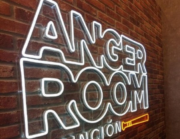 Diario HOY | Anger Room, romper cosas para "sacarse el estrés" y divertirse de forma distinta