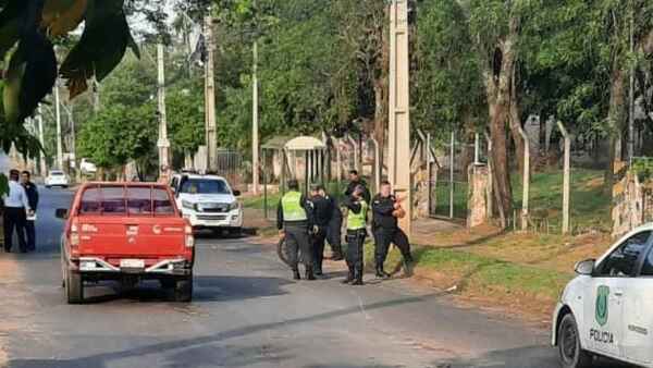 Joven cae al asfalto y muere en una huida de presumibles motochorros