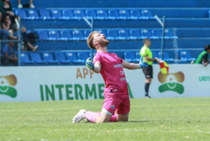 Versus / Independiente dinamita la confianza del líder Sol de América 