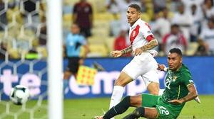 Paolo Guerrero comanda lista de convocados de Perú