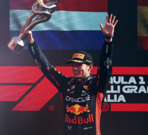 Un Verstappen de récord conquista Italia, Pérez y Sainz completan el podio
