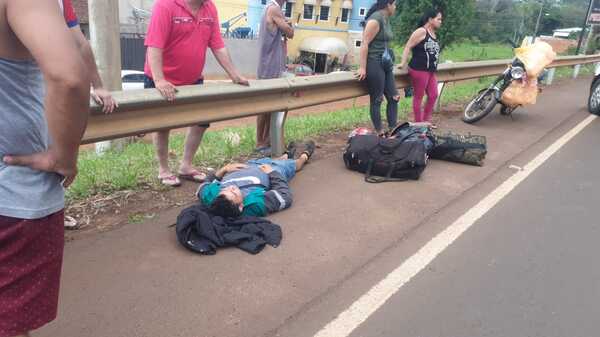 Dos personas heridas tras caerse de una motocicleta sobre Ruta PY01