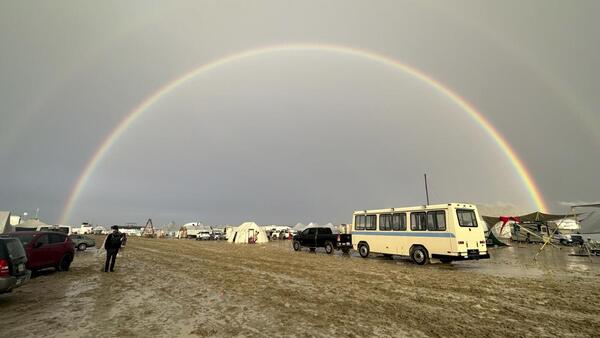 El Burning Man se vuelve una pesadilla, con miles de asistentes intentando escapar