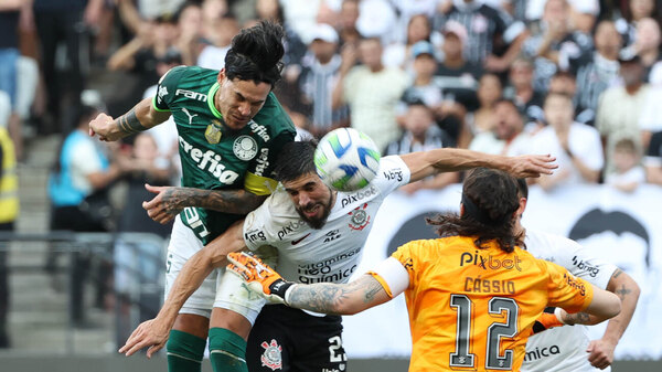 Versus / Palmeiras empata con Corinthians y desaprovecha la derrota del Botafogo