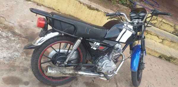 Tras entrega vigilada, recuperan motocicleta robada y detienen a presuntos autores