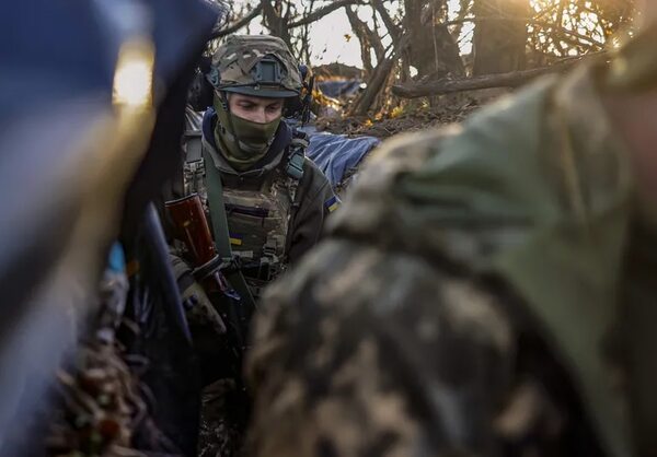 Polonia podría extraditar a 80.000 ucranianos en edad militar para reclutamiento - Mundo - ABC Color