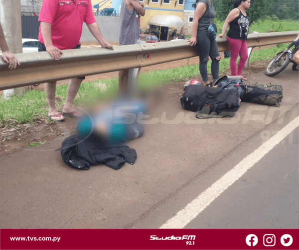 DOS MOTOCICLISTAS RESULTAN HERIDOS TRAS CAER DE UN BICICLO EN SAN JUAN DEL PARANÁ