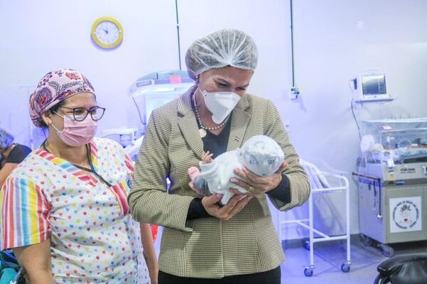 MINISTRA VISITA HOSPITAL DONDE DIO SUS PRIMEROS PASOS EN SALUD PÚBLICA