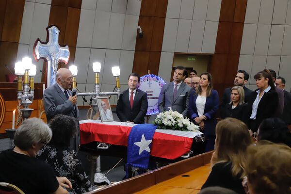 En el Congreso velan los restos de Evelio Fernández Arévalo - ADN Digital